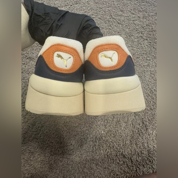 NIB Women’s Puma Aeon Heritage Sneakers, Orange/White/Navy, Size 11 - Picture 3 of 9
